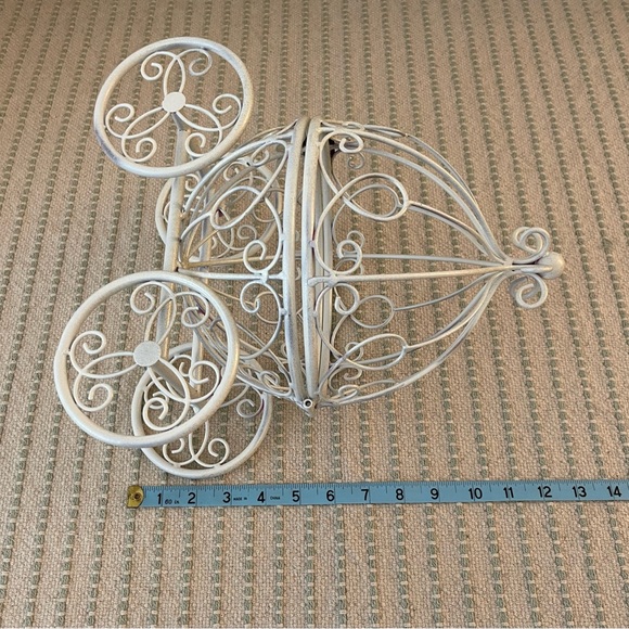 Cinderella Style Wire Carriage - Great for A Kids Room - Picture 7 of 7